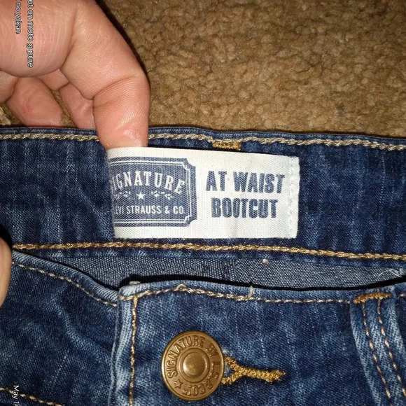 Signature by Levi Strauss & Co. Gold Label Totally Shaping Bootcut Jeans sz 8 - Picture 4 of 12
